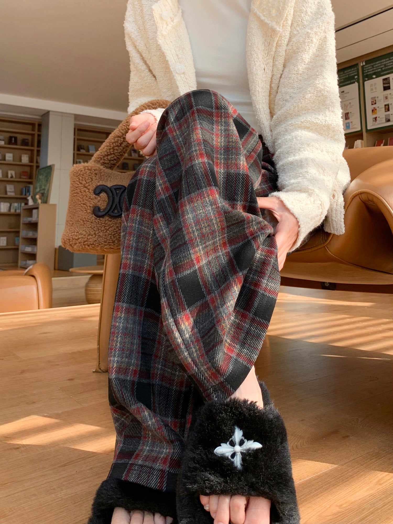 Women’s Plaid Wide-Leg Pants – 2025 Winter Fleece Thickened Straight-Leg Drape Sweatpants