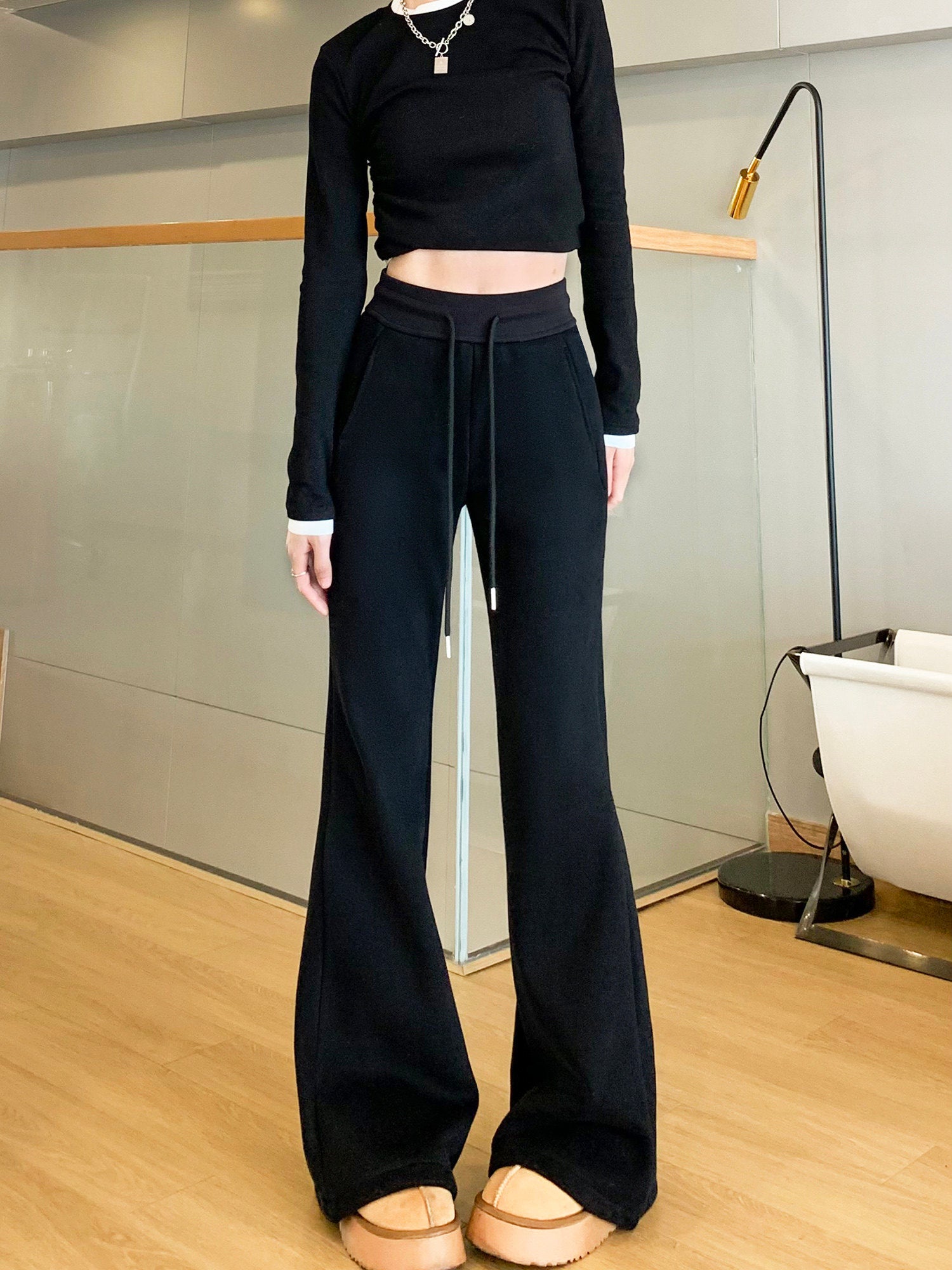 Gray Wide-Leg Fleece Sweatpants for Women – 2025 Winter Thickened Micro-Flared Casual Pants