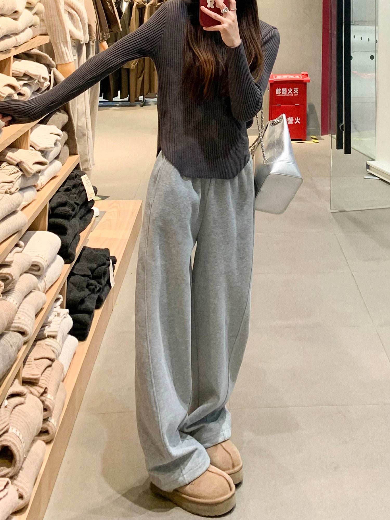 Gray Fleece Wide-Leg Sweatpants for Women – 2025 Winter Thickened Straight-Cut Glutinous Rice Pants