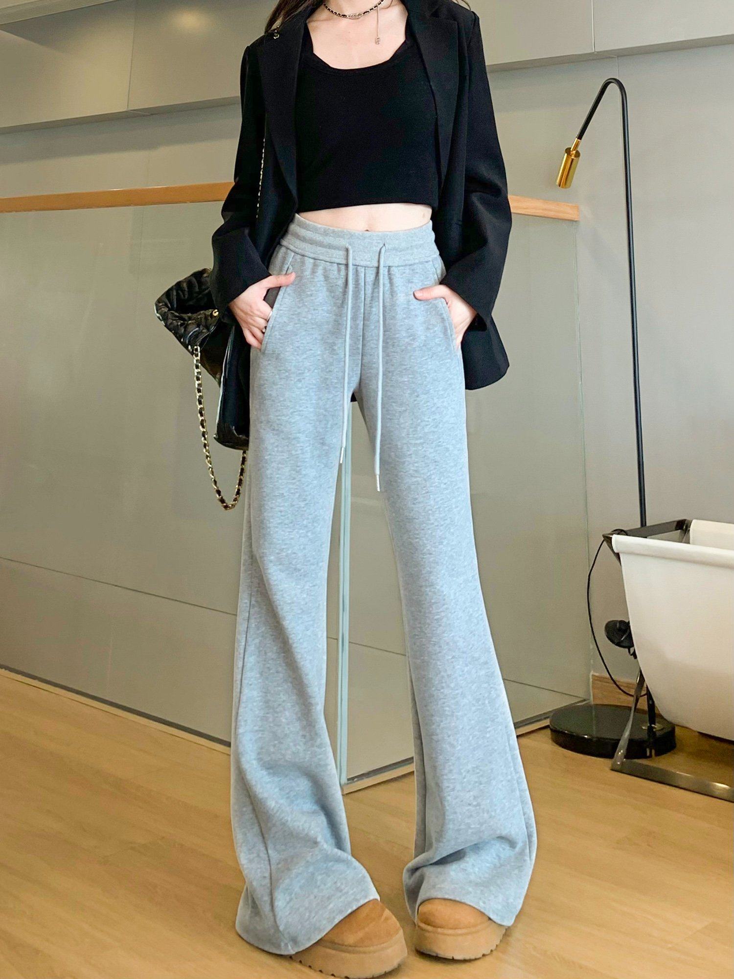 Gray Wide-Leg Fleece Sweatpants for Women – 2025 Winter Thickened Micro-Flared Casual Pants